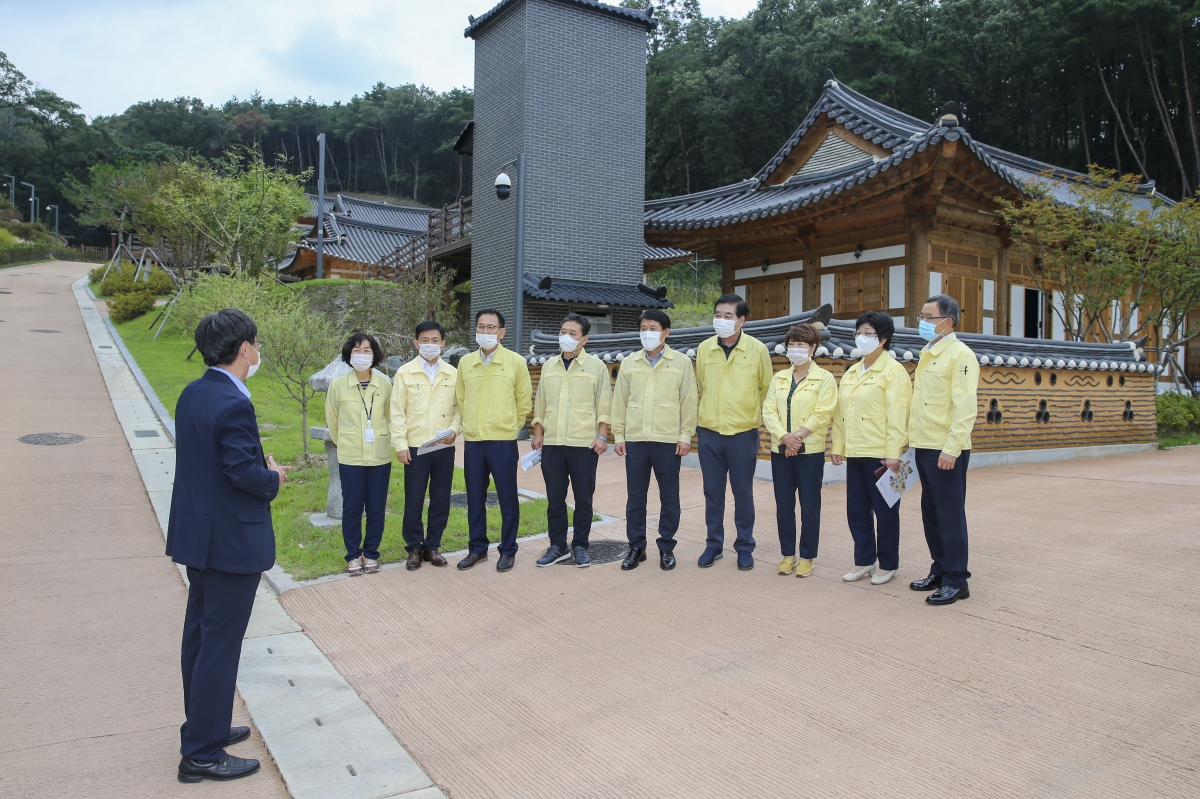 20200911-119[AP7U8954-제243회 임시회 기획행정위원회 구미성리학역사관 현장방문.JPG