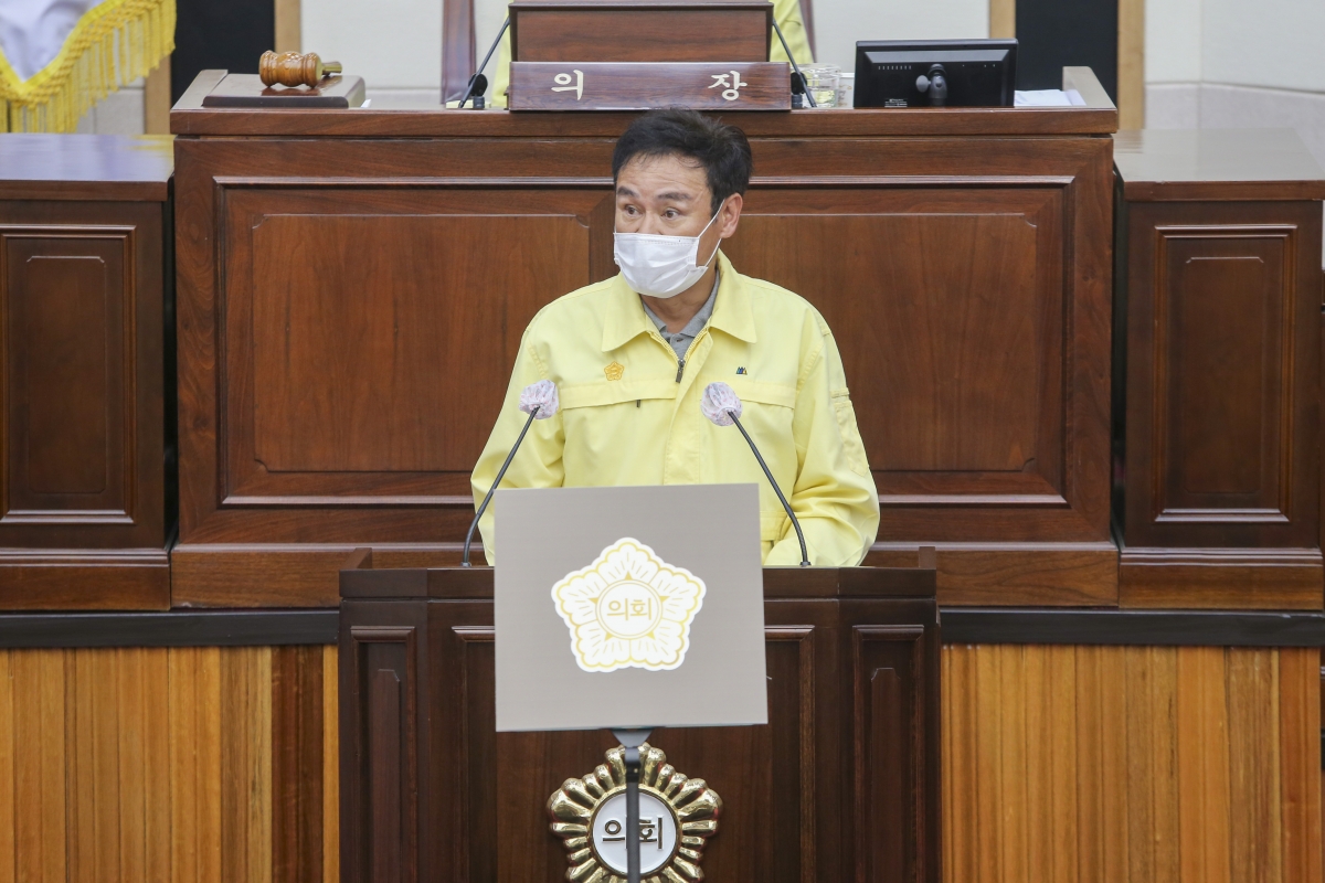 20200917-015[AP7U9706-제243회 임시회 제2차 본회의시 김재우 예산결산특별위원장 2020년도 제2회추가경정예산안 심사결과보고.JPG