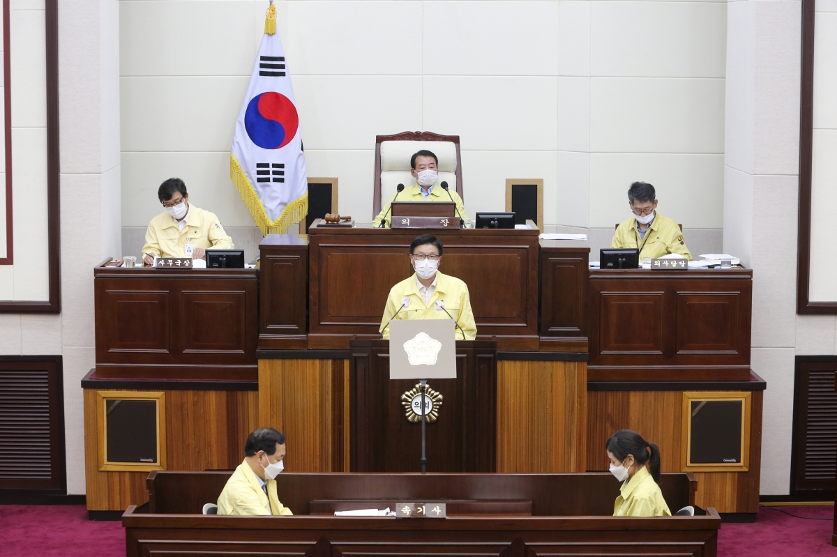 20200917-053[AP7U9812-제243회 임시회 제2차 본회의시 김낙관 의원 구미시 성별영향평가 조례안 관련 반대토론.JPG