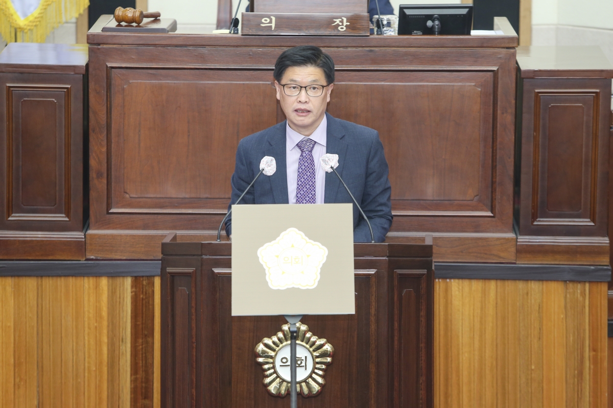 20201015-005[AP7U0483-제244회 임시회 제1차 본회의시 김낙관 의원 5분 자유발언.JPG