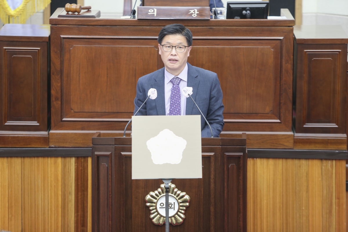 20201015-006[AP7U0487-제244회 임시회 제1차 본회의시 김낙관 의원 5분 자유발언.JPG