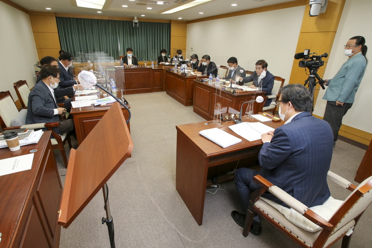 20201020-003[AP7U0815-제244회 임시회 의회운영위원회 소관 2021년도 주요업무계획안 보고.JPG