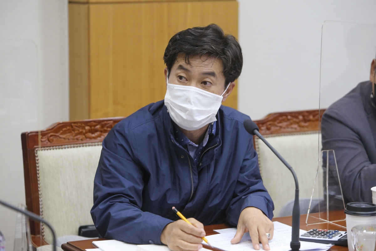 20201020-032[AP7U0949-제244회 임시회 기획행정위원회 소관 조례안 심사활동.JPG