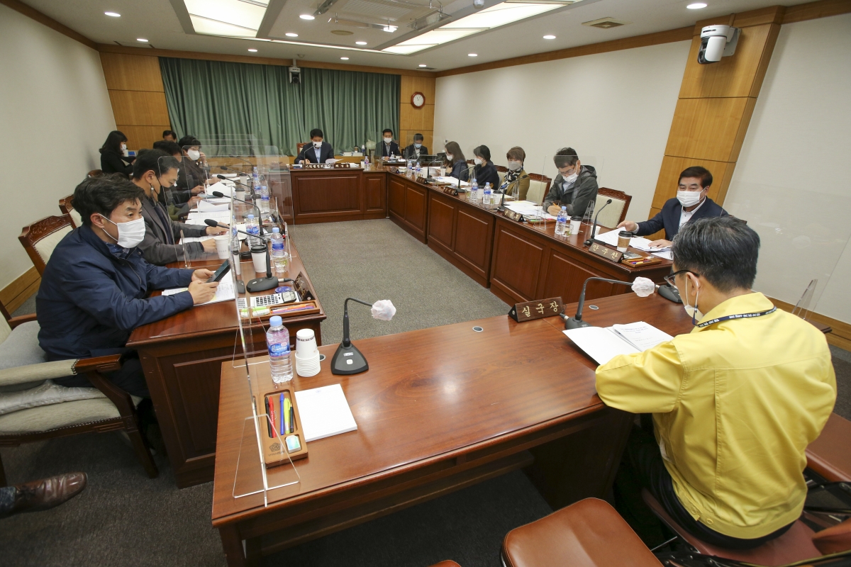 20201020-026[AP7U0890-제244회 임시회 기획행정위원회 소관 조례안 심사활동.JPG
