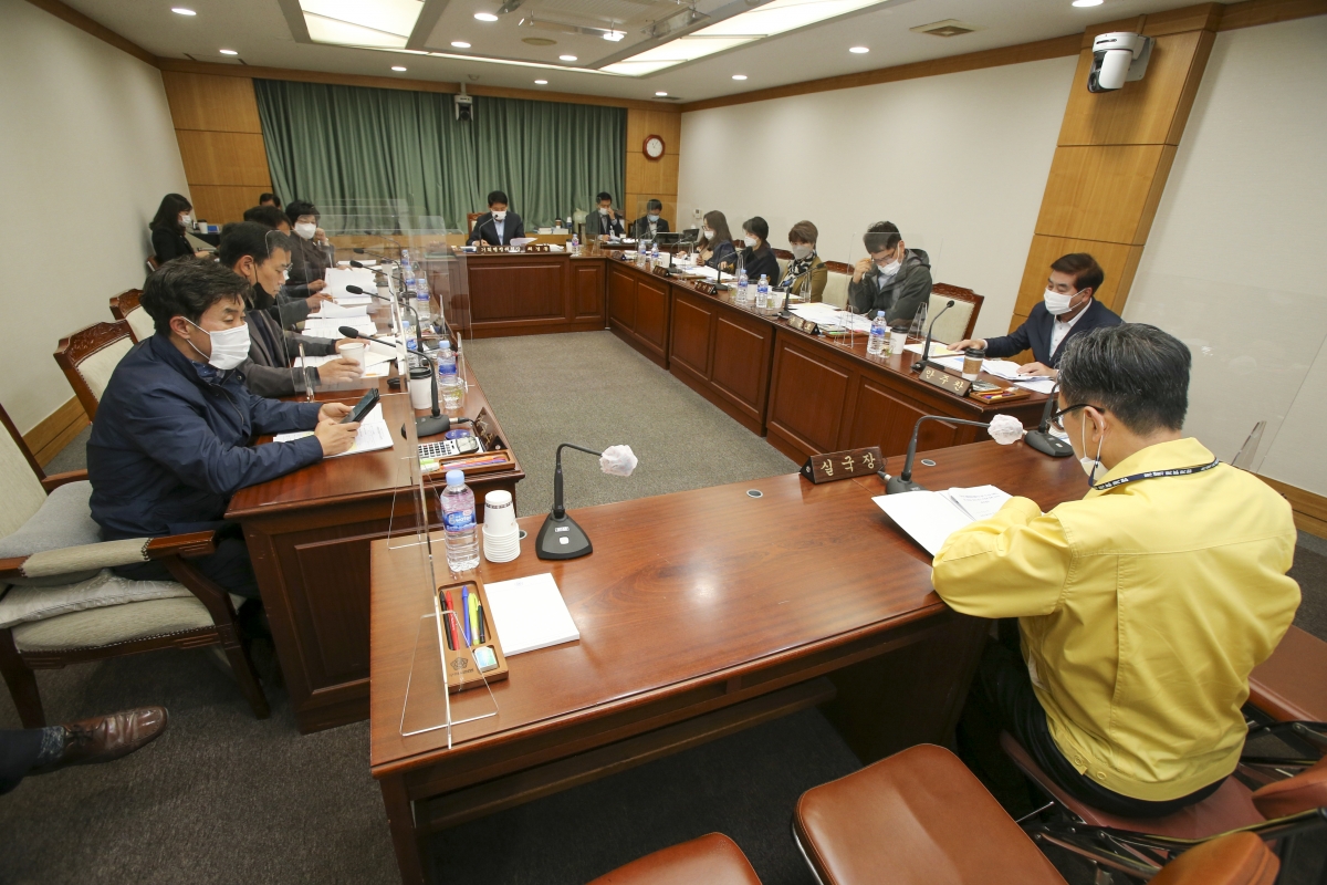 20201020-027[AP7U0892-제244회 임시회 기획행정위원회 소관 조례안 심사활동.JPG
