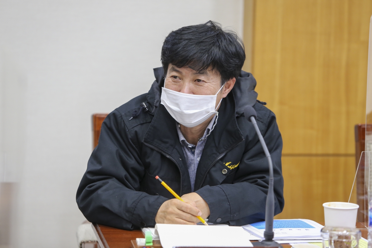 20201126-020[AP7U3671-제245회 정례회 기획행정위원회 조례안 심사활동.JPG