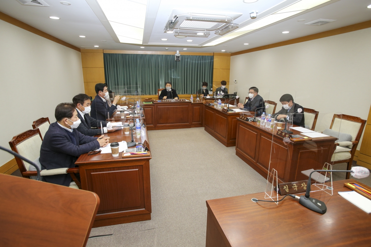 20201130-002[AP7U3959-제245회 정례회 의회운영위원회 소관 2021년도 예산안 및 기금운용계획안 예비심사활동.JPG