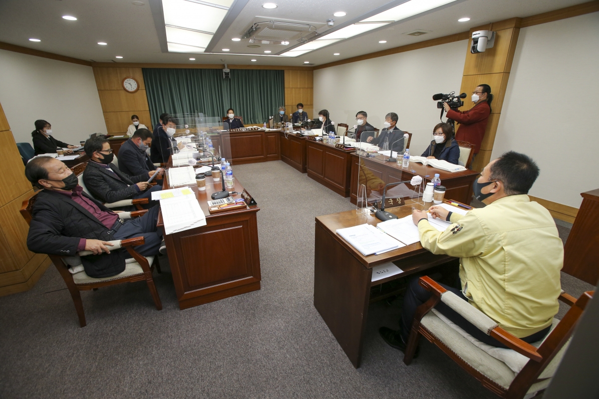 20201202-009[AP7U4255-제245회 정례회 산업건설위원회 소관 2021년도 예산안 및 기금운용계획안 예비심사활동.JPG