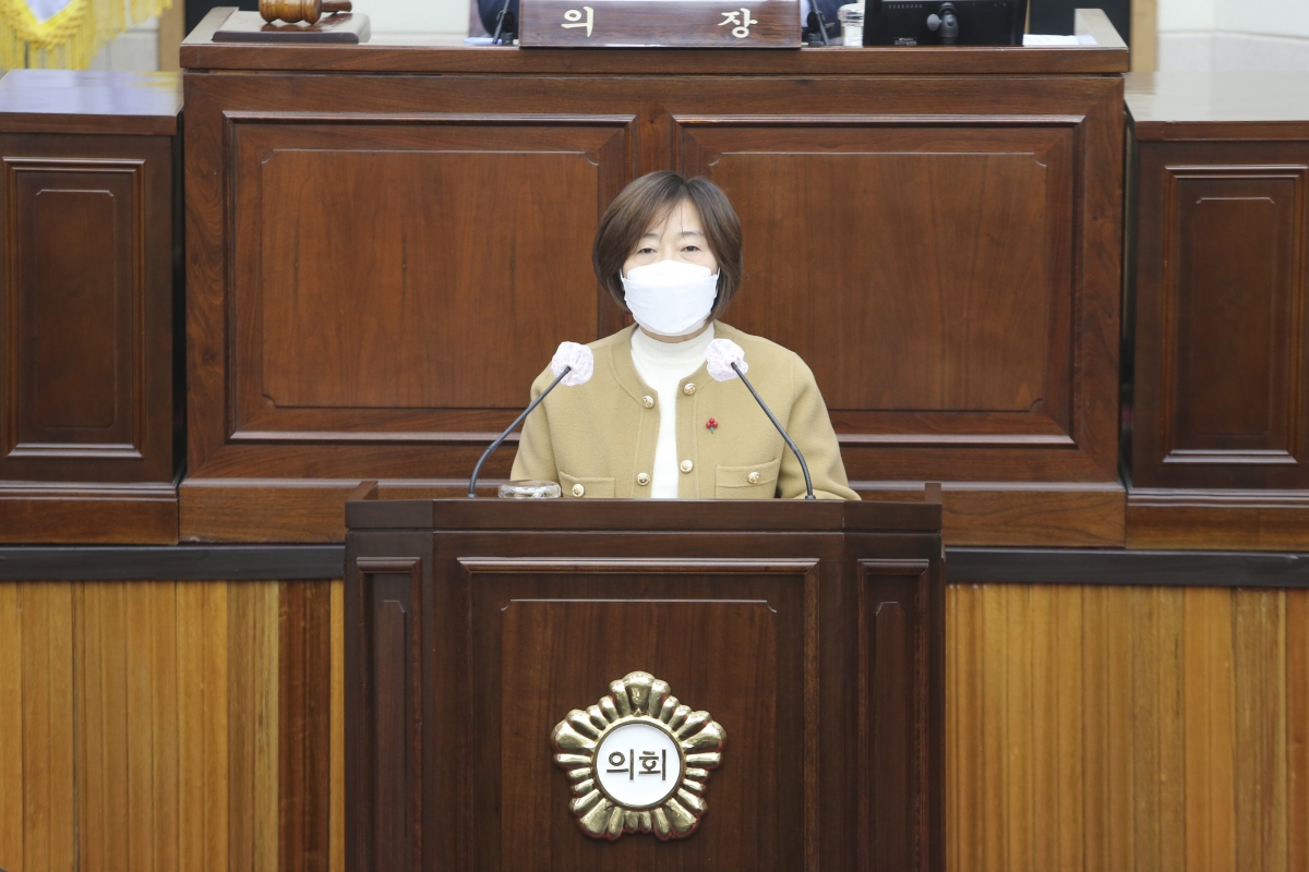20201217-021[AP7U5410-제245회 정례회 제3차 본회의시 김춘남 예산결산특별위원장 제3회 추경안 및 기금운용계획변경안 심사결과보고.JPG