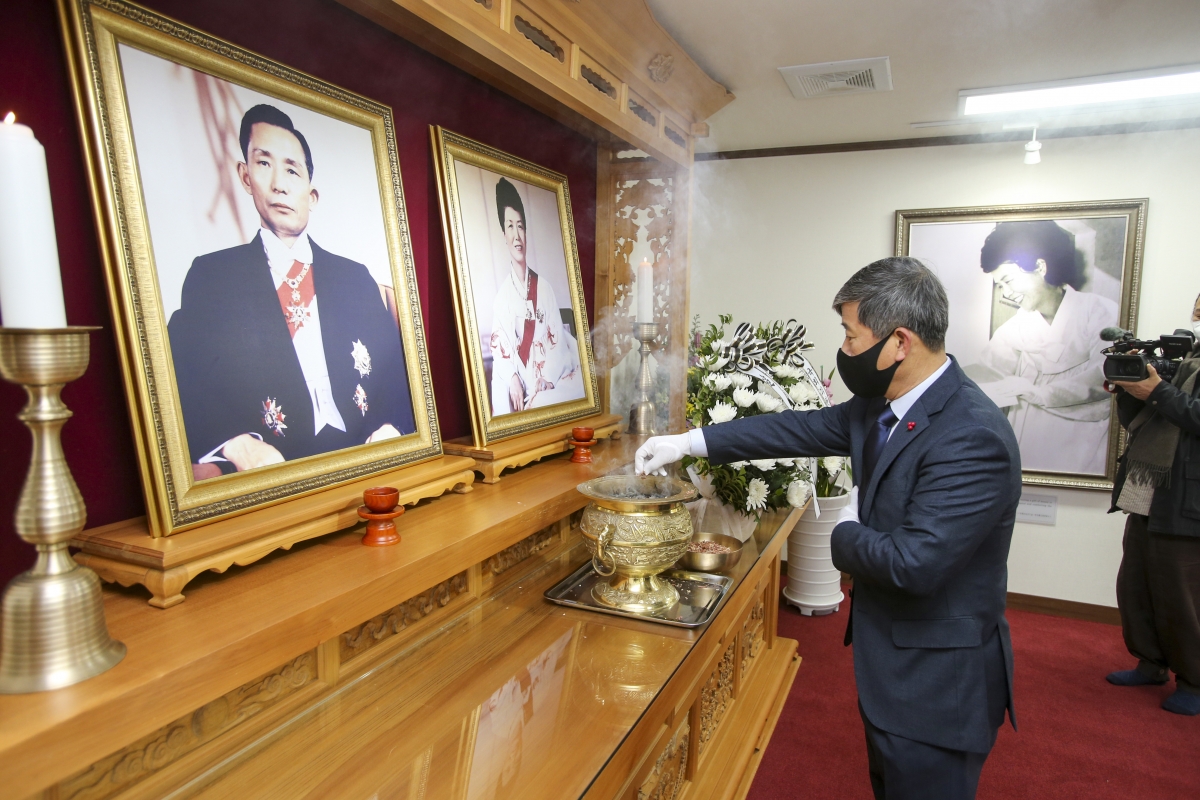 20210104-042[AP7U6148-2021 새해 박정희대통령 생가 참배.JPG