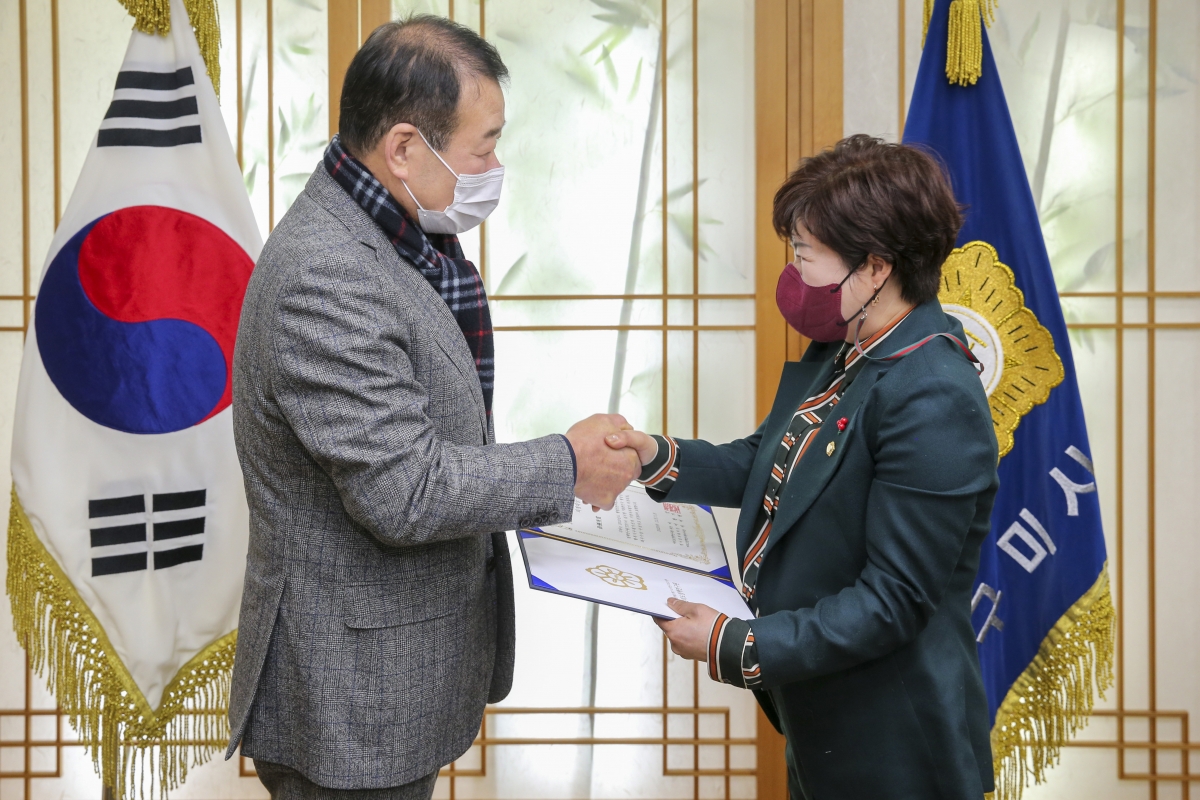 20210105-017[AP7U6215-2021 구미시의회 신년인사회-장미경 의원 대한민국 지방자치평가연계 의정대상 수상.jpg