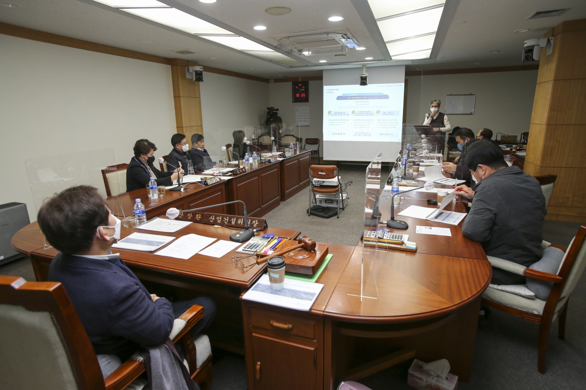 20210203-019[AP7U7021-제246회 임시회 산업건설위원회 간담회 개최-홍경구 단국대학교 교수.jpg