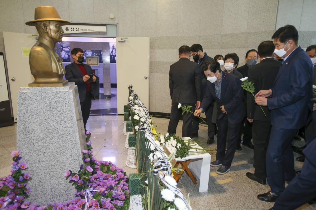20210301-041[AP7U7609-3.1절 기념 왕산 허위 선생 추념.jpg