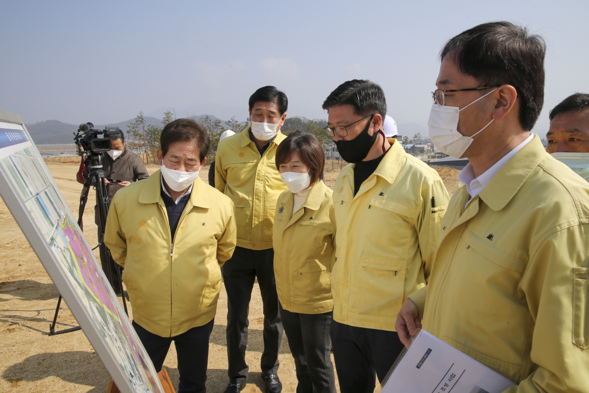 20210308-018[AP7U8473-제247회 임시회 산업건설위원회 고아 제2농공단지 공사현장방문.jpg