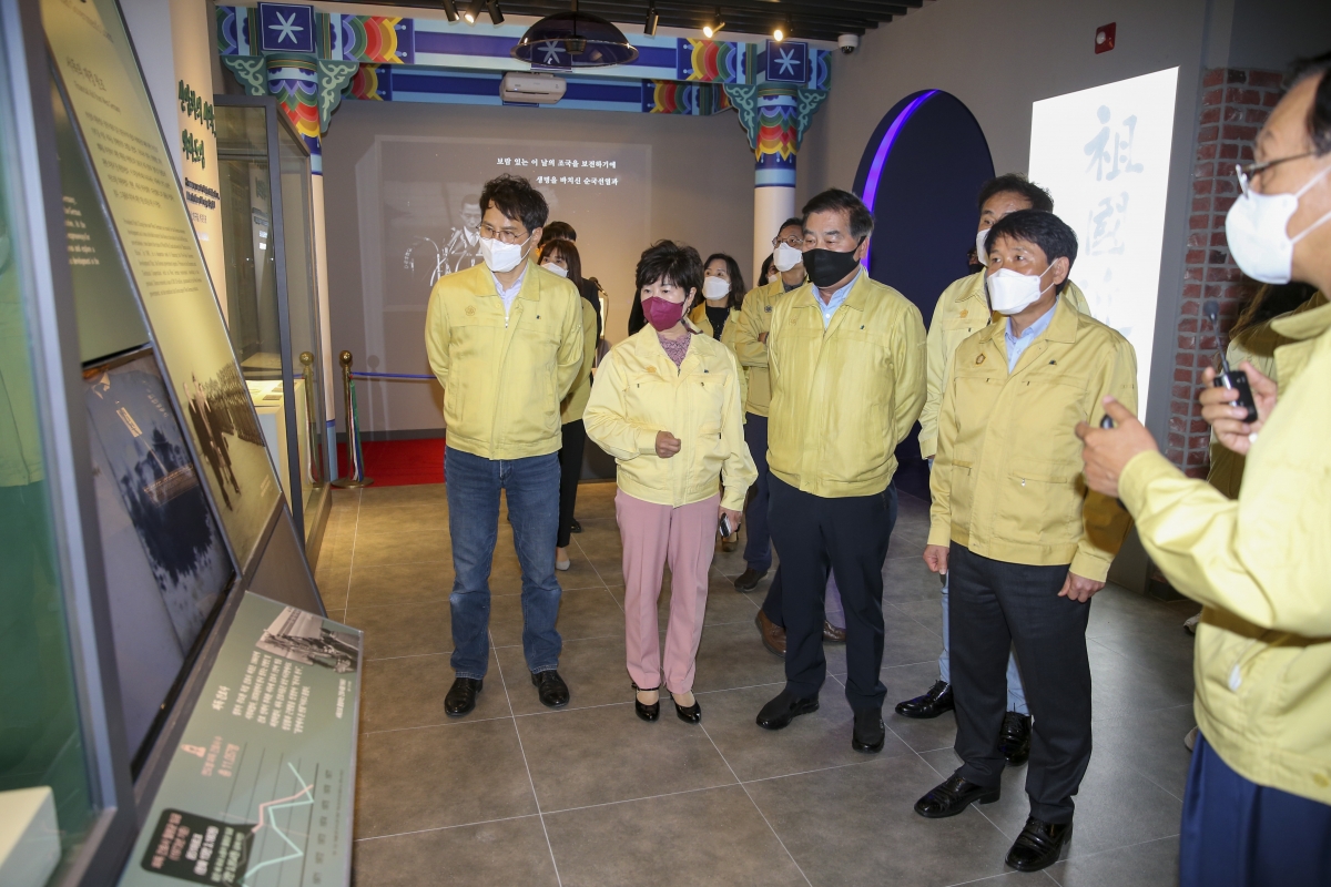 20210413-022[AP7U0140-제248회 임시회 기획행정위원회 박정희대통령역사자료관 방문.jpg