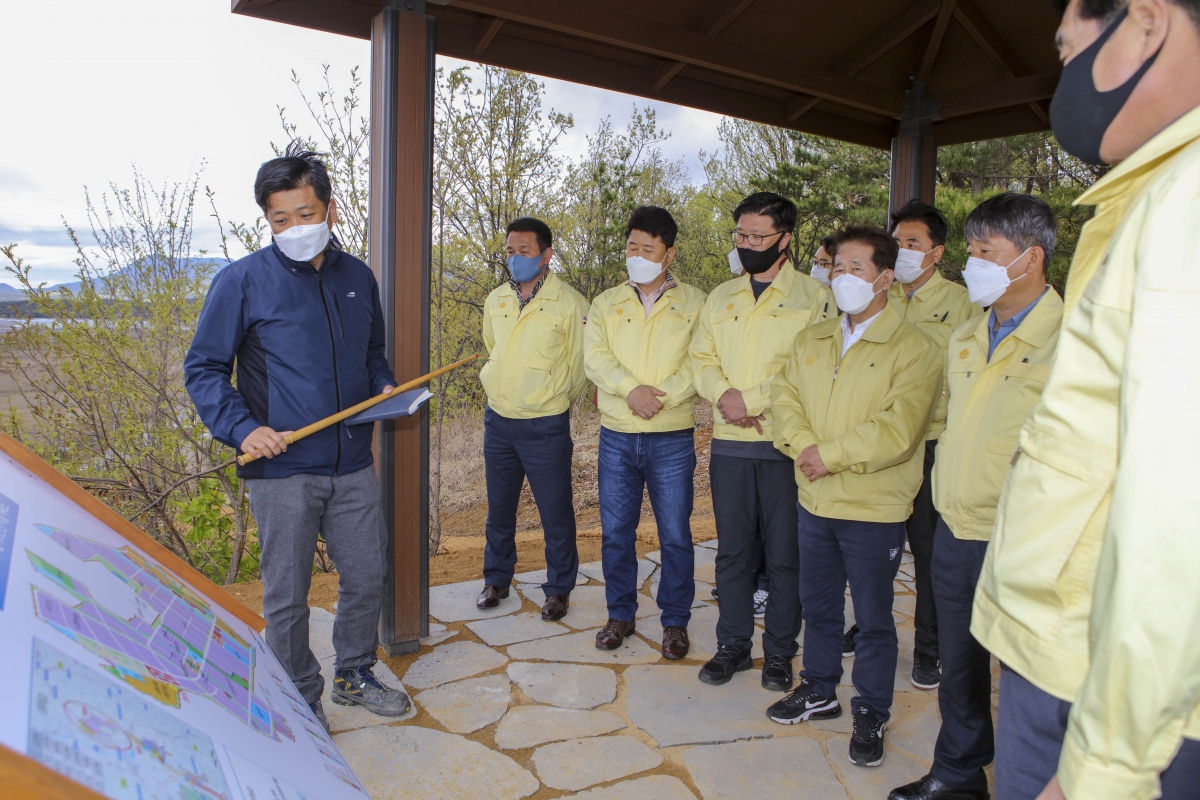 20210413-082[IMG_8076-제248회 임시회 산업건설위원회 국가5산업단지 조성사업 현장방문 활동.jpg