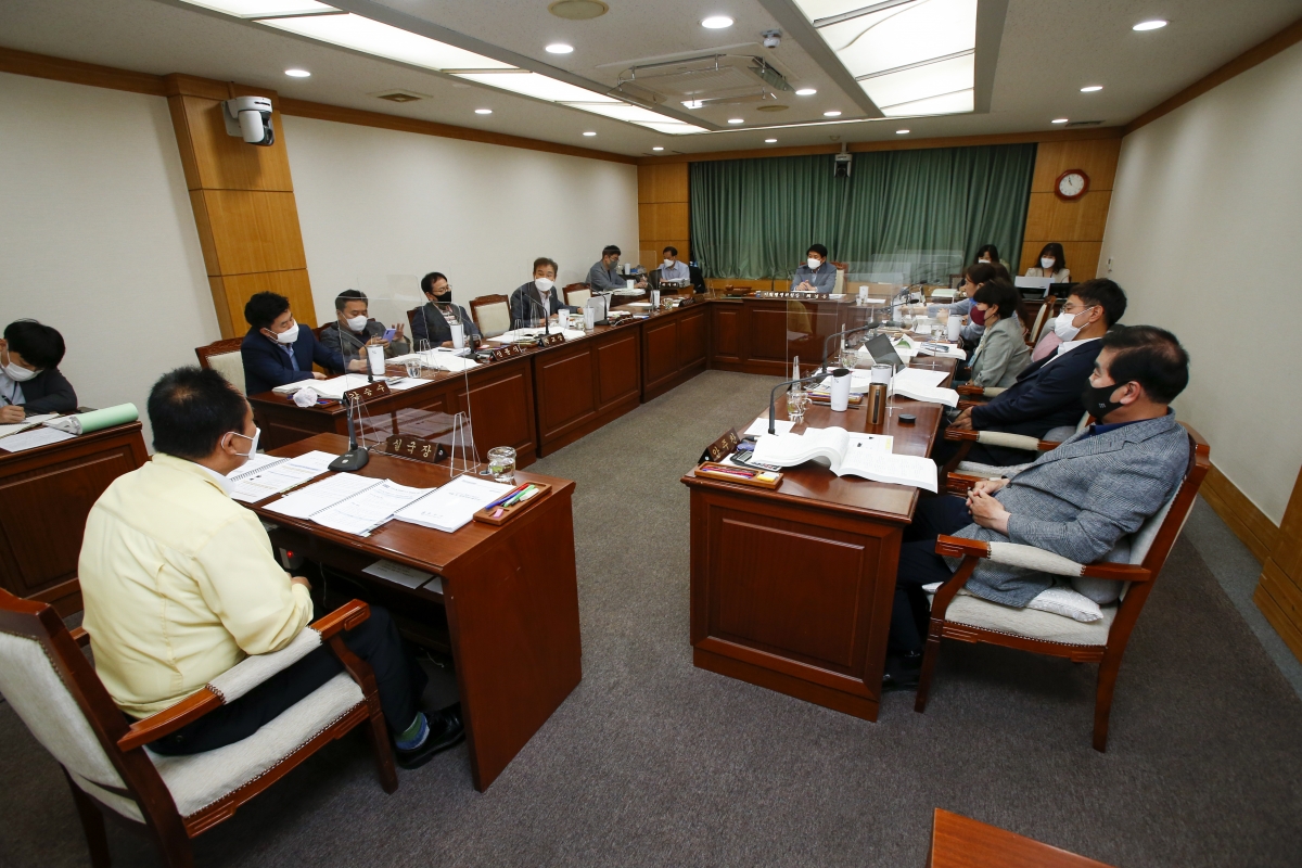 20210607-007[_P7U0808-제250회 정례회시 기획행정위원회 소관 행정사무감사 활동.jpg