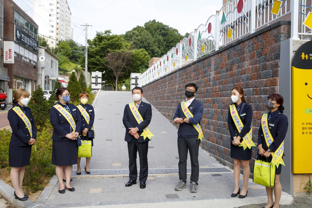 20210622-011[_P7U1672-구미녹색어머니연합회 초등학교 등굣길 교통안전 캠페인.jpg