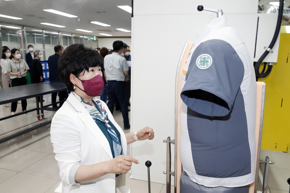 20210715-048[_P7U4041-구미시 노동자 작업복 공동세탁소 개소식.JPG