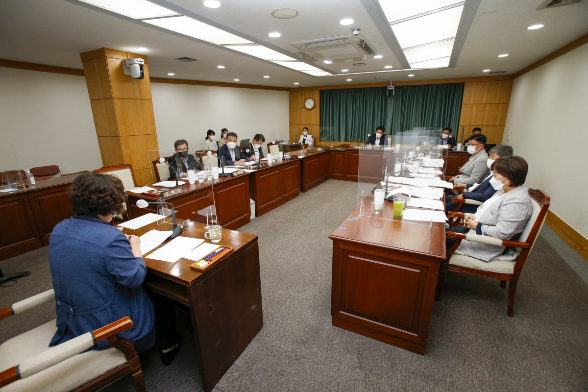 20210910-021[_P7U5188-제252회 임시회 산업건설위원회 조례안 심사활동.jpg