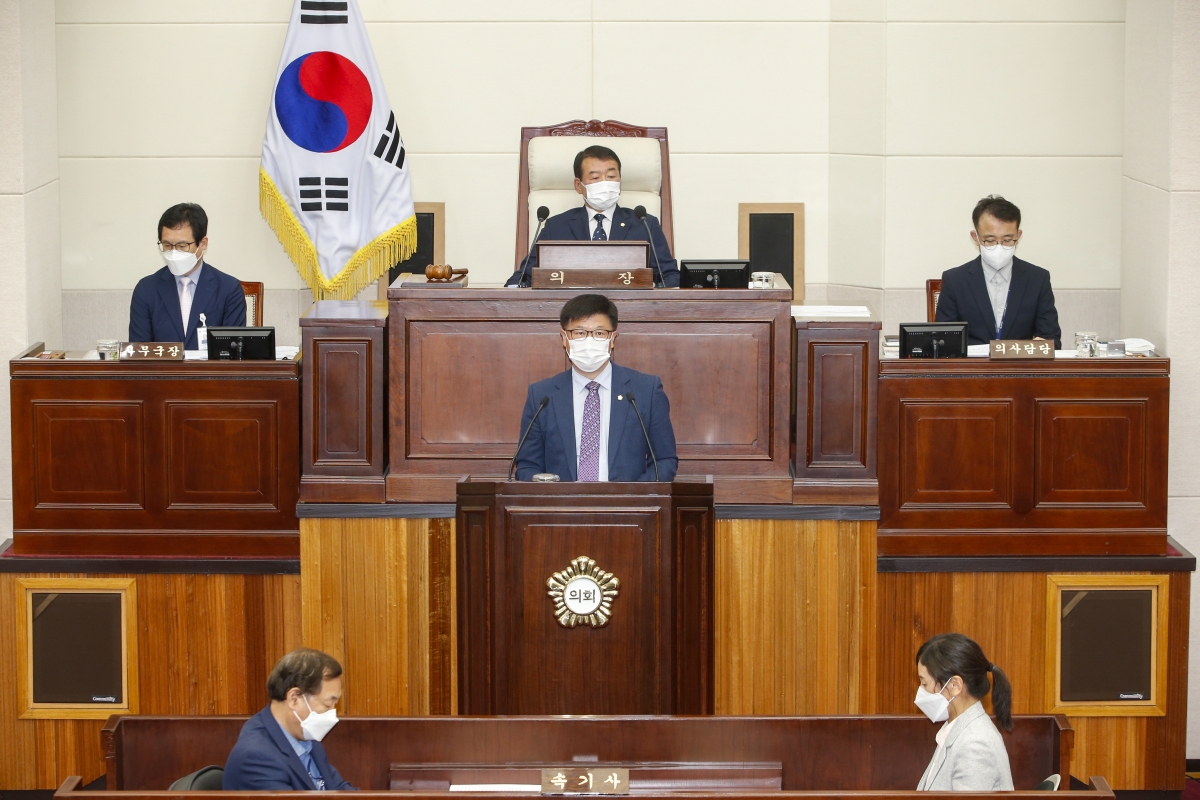 20210915-011[_P7U5589-제252회 임시회 제2차 본회의시 김낙관 의원 5분 자유발언.jpg