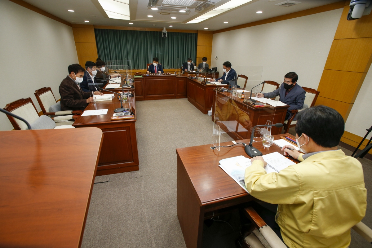 20211027-002[_P7U9119-제253회 임시회시 의회운영위원회 소관 2022년도 주요업무계획안 심사활동.jpg