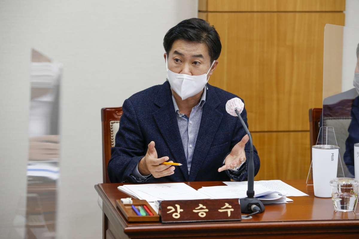20211022-012[_P7U8813-제253회 임시회시 기획행정위원회 조례안 심사활동.jpg