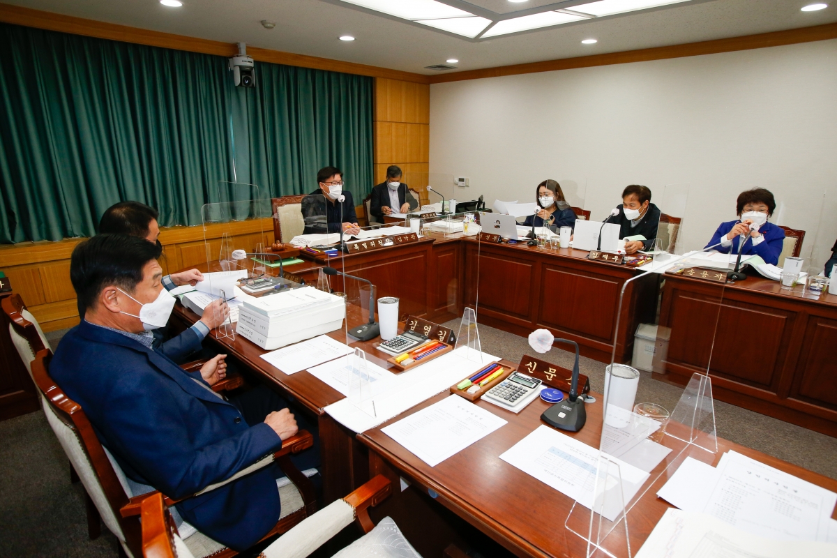 20211206-012[_P7U2693-제253회 정례회시 예산결산특별위원회 소관 2022년도 예산안 심사활동.jpg