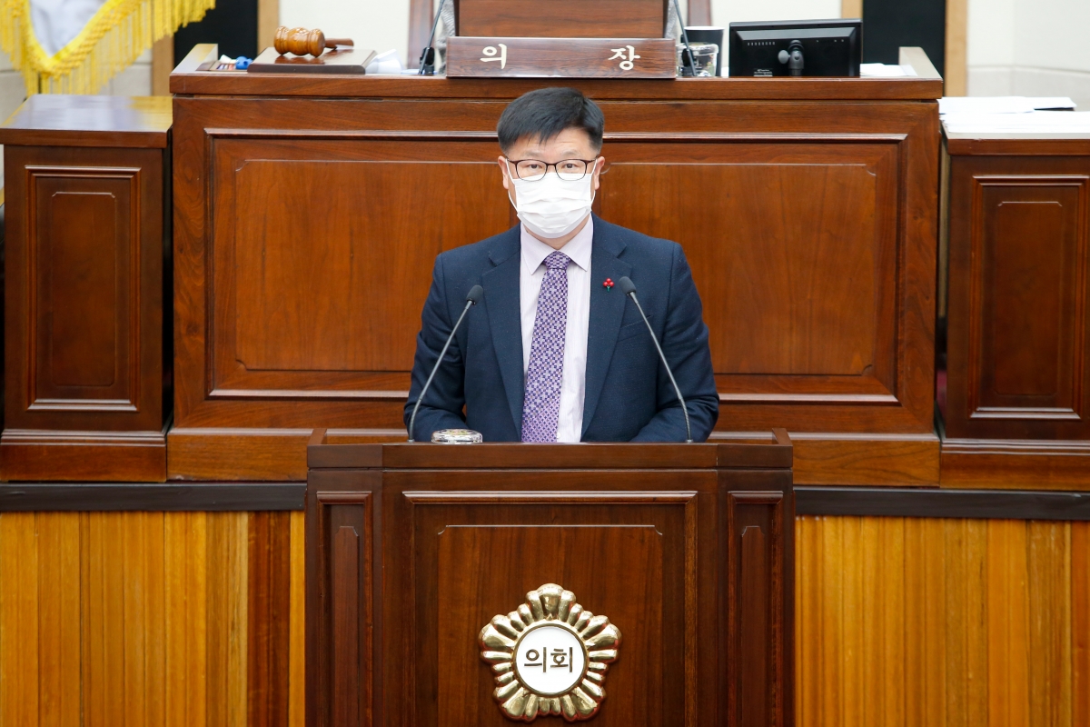 20211213-018[_P7U3107-제254회 정례회 제2차 본회의시 김낙관 예산결산특별위원장 2022년도 예산안 및 기금운용계획안 심사결과보고.jpg