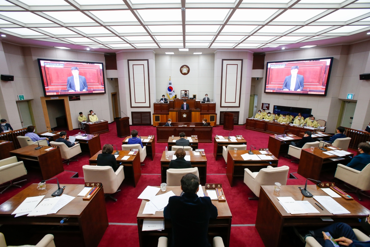 20211213-020[_P7U3122-제254회 정례회 제2차 본회의시 김낙관 예산결산특별위원장 2022년도 예산안 및 기금운용계획안 심사결과보고.jpg