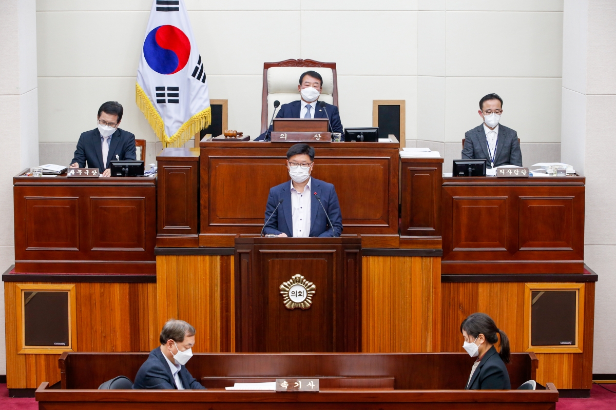 20211217-037[_P7U3685-제254회 정례회 제3차 본회의시 김낙관 의원 행정사무조사 발의 제안설명.jpg