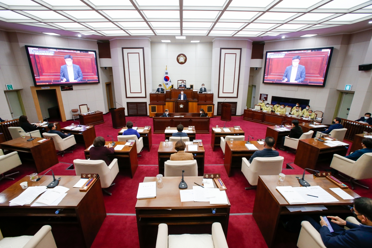 20211217-038[_P7U3687-제254회 정례회 제3차 본회의시 김낙관 의원 행정사무조사 발의 제안설명.jpg