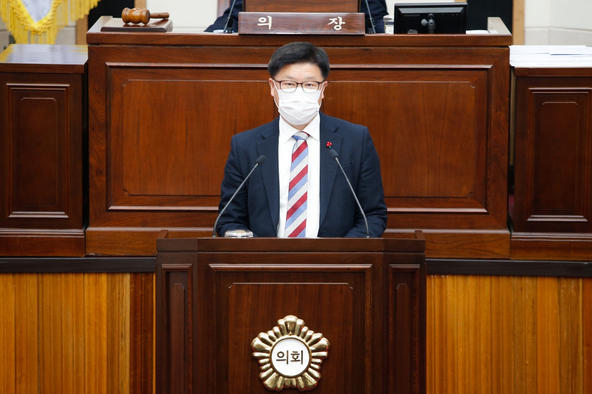 20220118-008[_P7U5795-제255회 임시회 제1차 본회의시 김낙관 의원 5분 자유발언.jpg