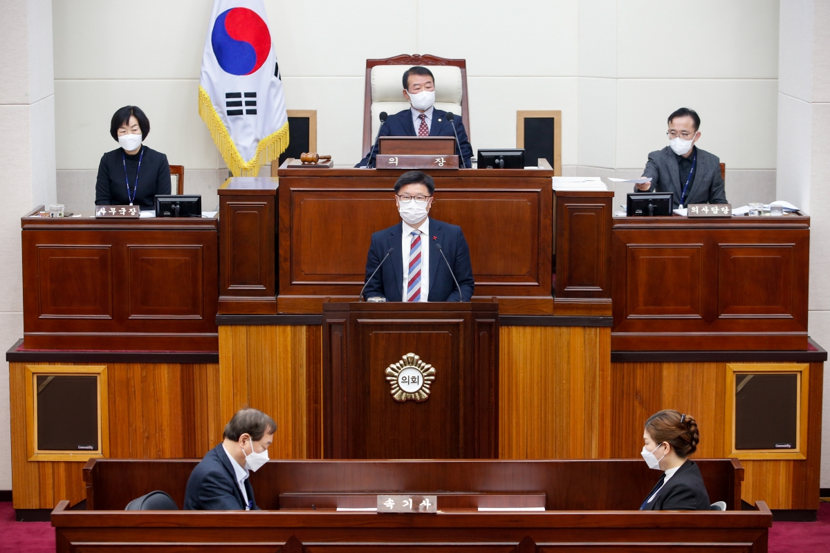 20220118-010[_P7U5799-제255회 임시회 제1차 본회의시 김낙관 의원 5분 자유발언.jpg