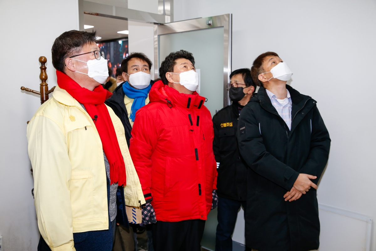 20220216-005[_P7U7397-전국체전 행정사무조사특별위원회 복합스포츠센터 현장방문활동.jpg