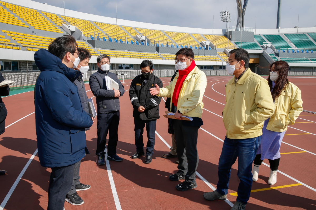 20220216-057[_P7U7558-전국체전 행정사무조사특별위원회 시민운동장 현장방문활동.jpg