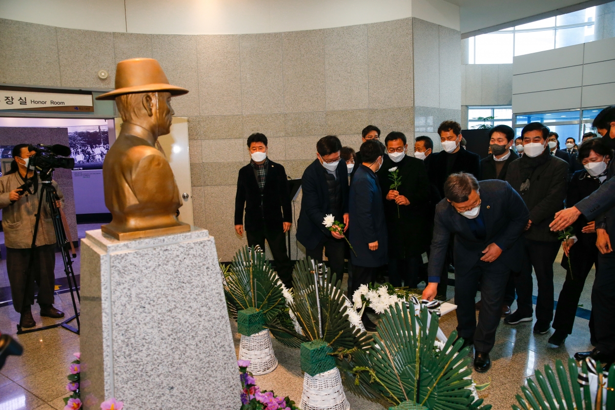 20220301-039[_P7U8527-3·1절 기념 왕산 허위 선생 추념.jpg