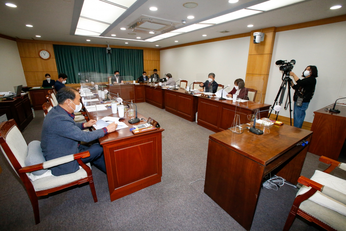 20220316-031[_P7U8860-제256회 임시회시 산업건설위원회 조례안 심사활동.jpg