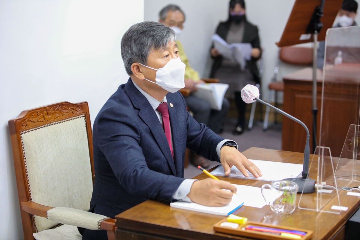 20220316-046[IMG_0272-제256회 임시회시 산업건설위원회 조례안 심사활동.jpg