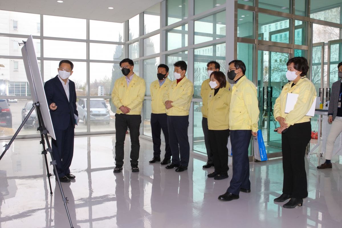 20220317-074[IMG_0441-제256회 임시회시 산업건설위원회 구미전자정보기술원 현장 방문.jpg