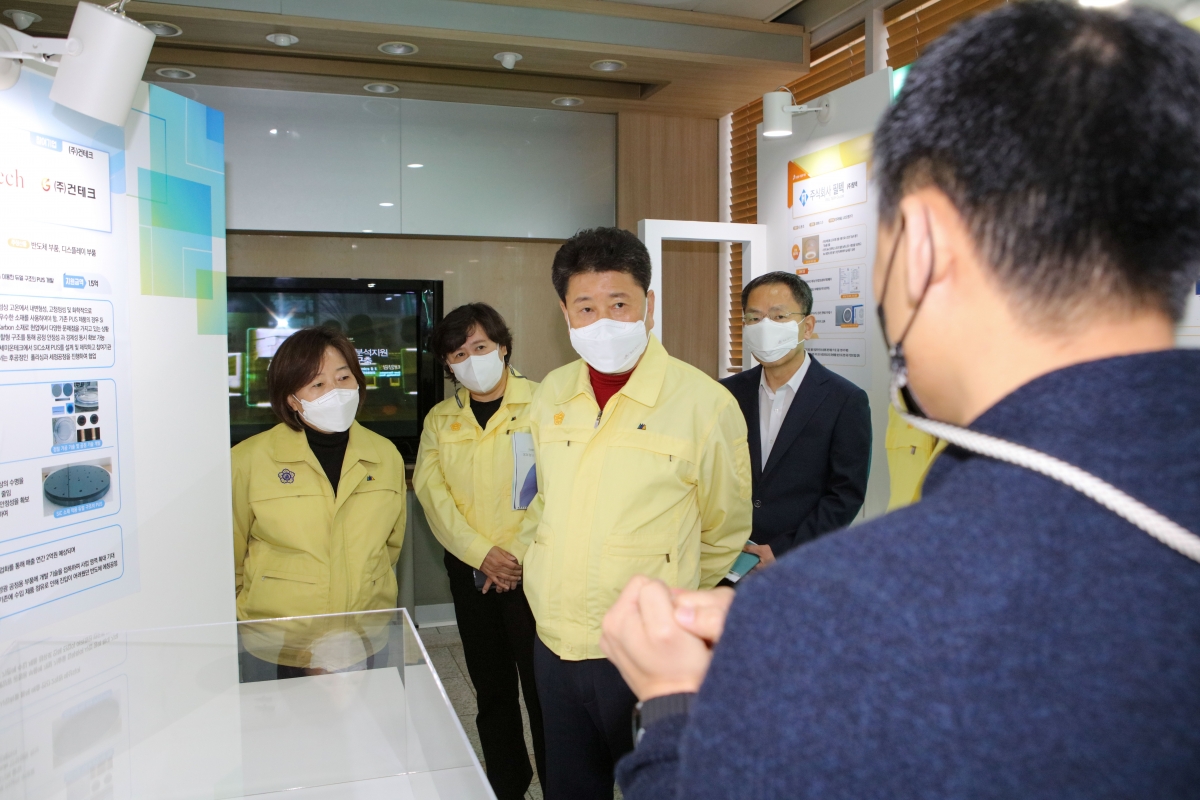 20220317-066[IMG_0419-제256회 임시회시 산업건설위원회 구미전자정보기술원 현장 방문.jpg