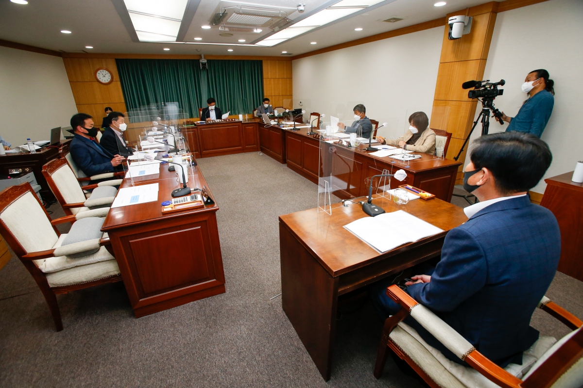 20220413-012[_P7U0189-제257회 임시회 산업건설위원회 조례안 심사활동.JPG