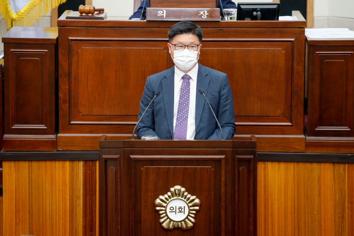 20220419-022[_P7U0480-제257회 임시회 제2차 본회의시  김낙권 행정사무조사특별위원장 특별위원회 결과보고서 및 감사원 감사청구의 건 제안설명.JPG