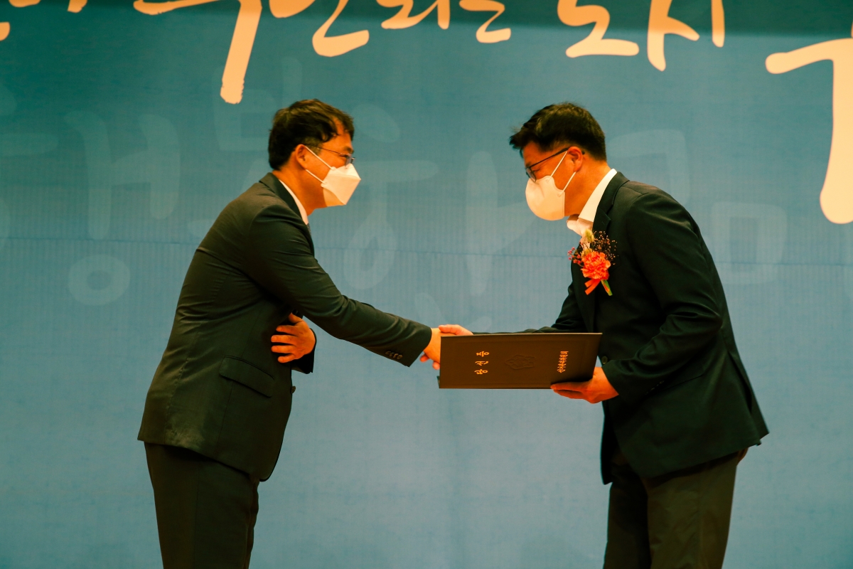 20220603-046[_P7U0916-제8회 전국동시지방선거 당선증 교부식.JPG