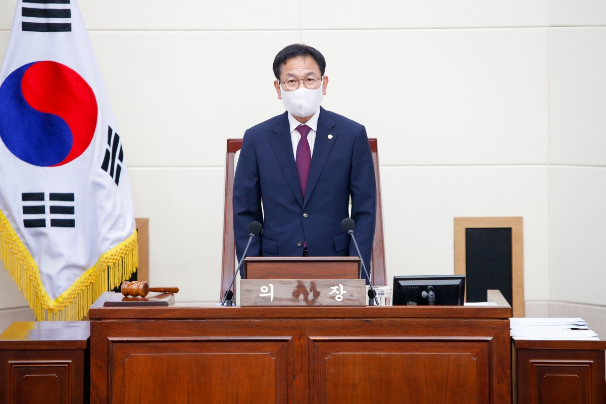 20220701-005[_P7U1993-제259회 임시회 제1차 본회의시 박교상 임시의장 회의주재.JPG