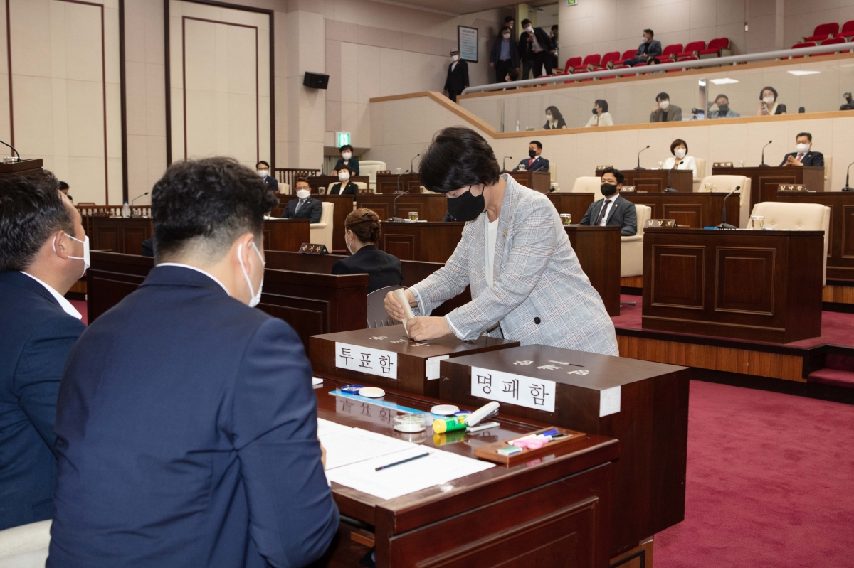 20220701-031[IMG_1354-제259회 임시회 제1차 본회의시 의장선거.JPG