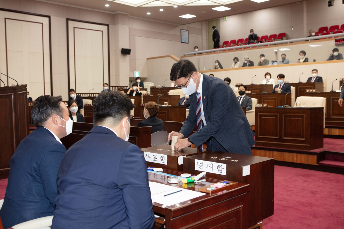 20220701-033[IMG_1359-제259회 임시회 제1차 본회의시 의장선거.JPG