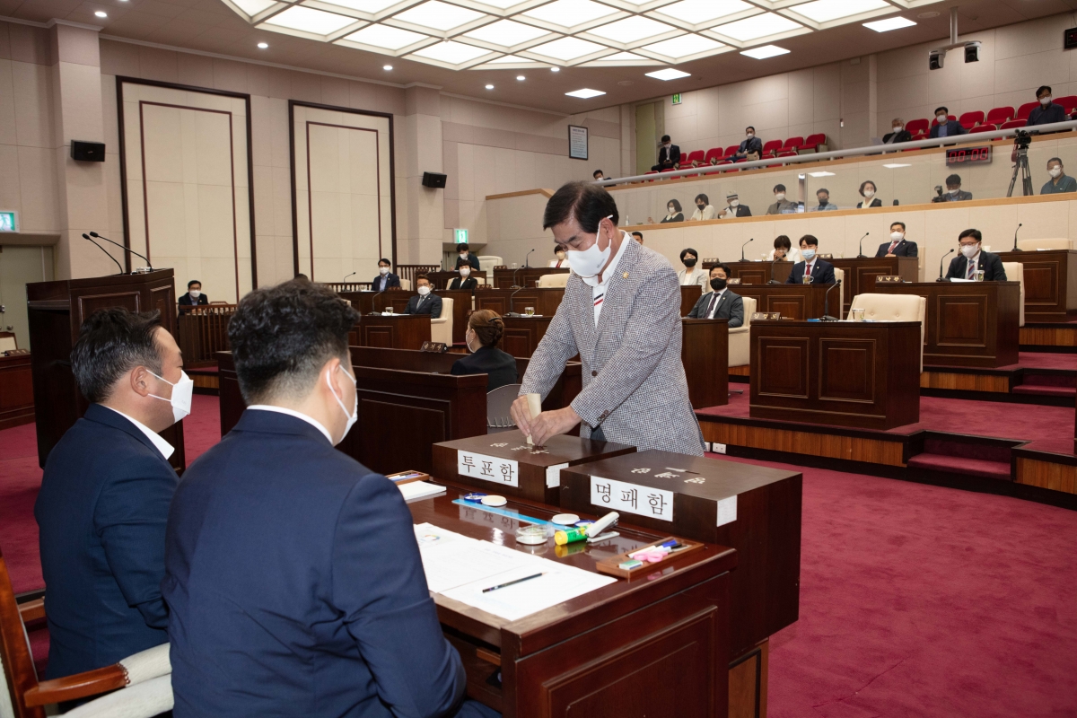 20220701-042[IMG_1379-제259회 임시회 제1차 본회의시 의장선거.JPG