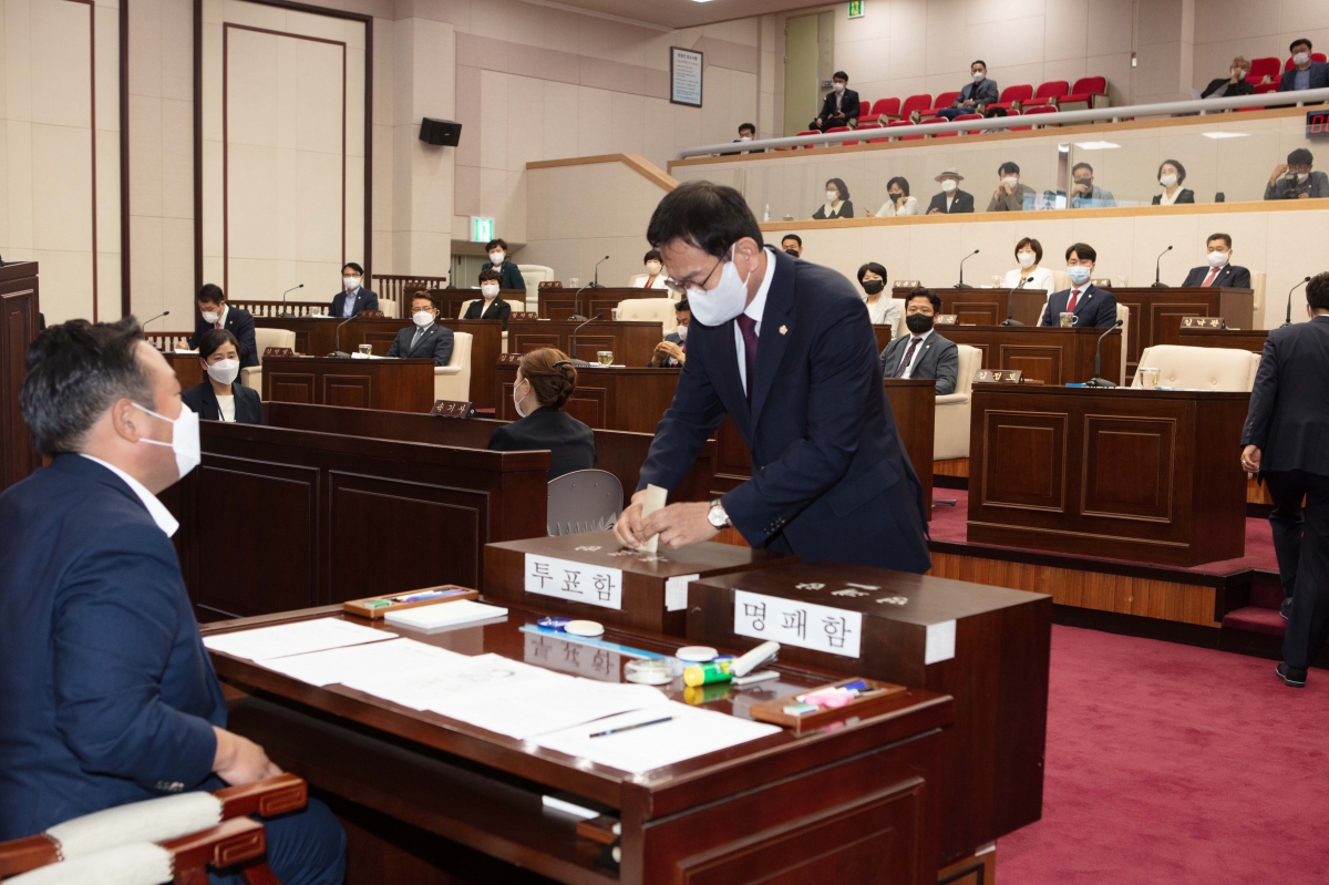20220701-045[IMG_1385-제259회 임시회 제1차 본회의시 의장선거.JPG