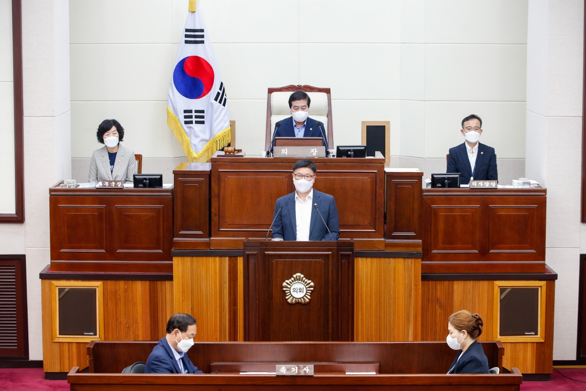 20220712-005[_P7U3993-제260회 임시회 제1차 본회의시 김낙관 의원 5분 자유발언.JPG